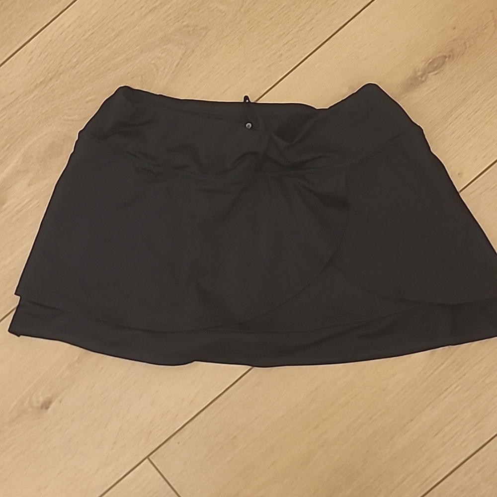 Athleta Women’s Black Swing Athletic Skort Skirt Short Rear Zip Pocket Size S